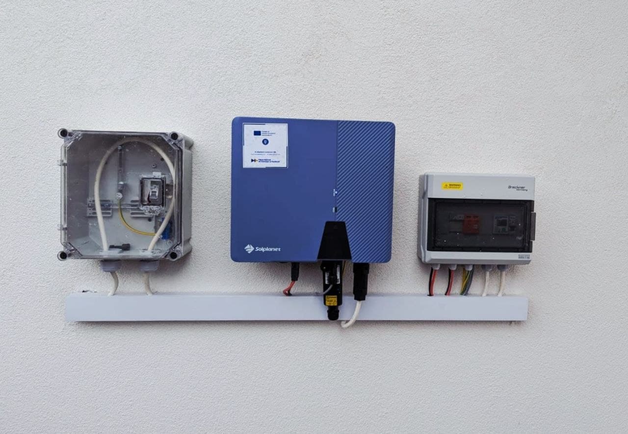 Roof-mounted panels